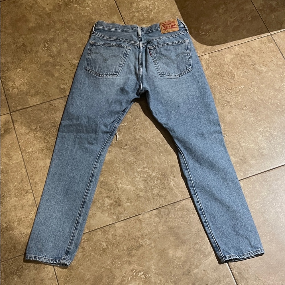 Levi's Classic Light Blue Jeans - Picture 2 of 5